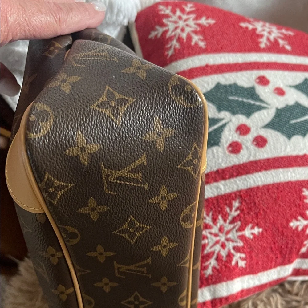 Louis Vuitton Odeon MM Brown and Tan Monogram Crossbody - Picture 9 of 13